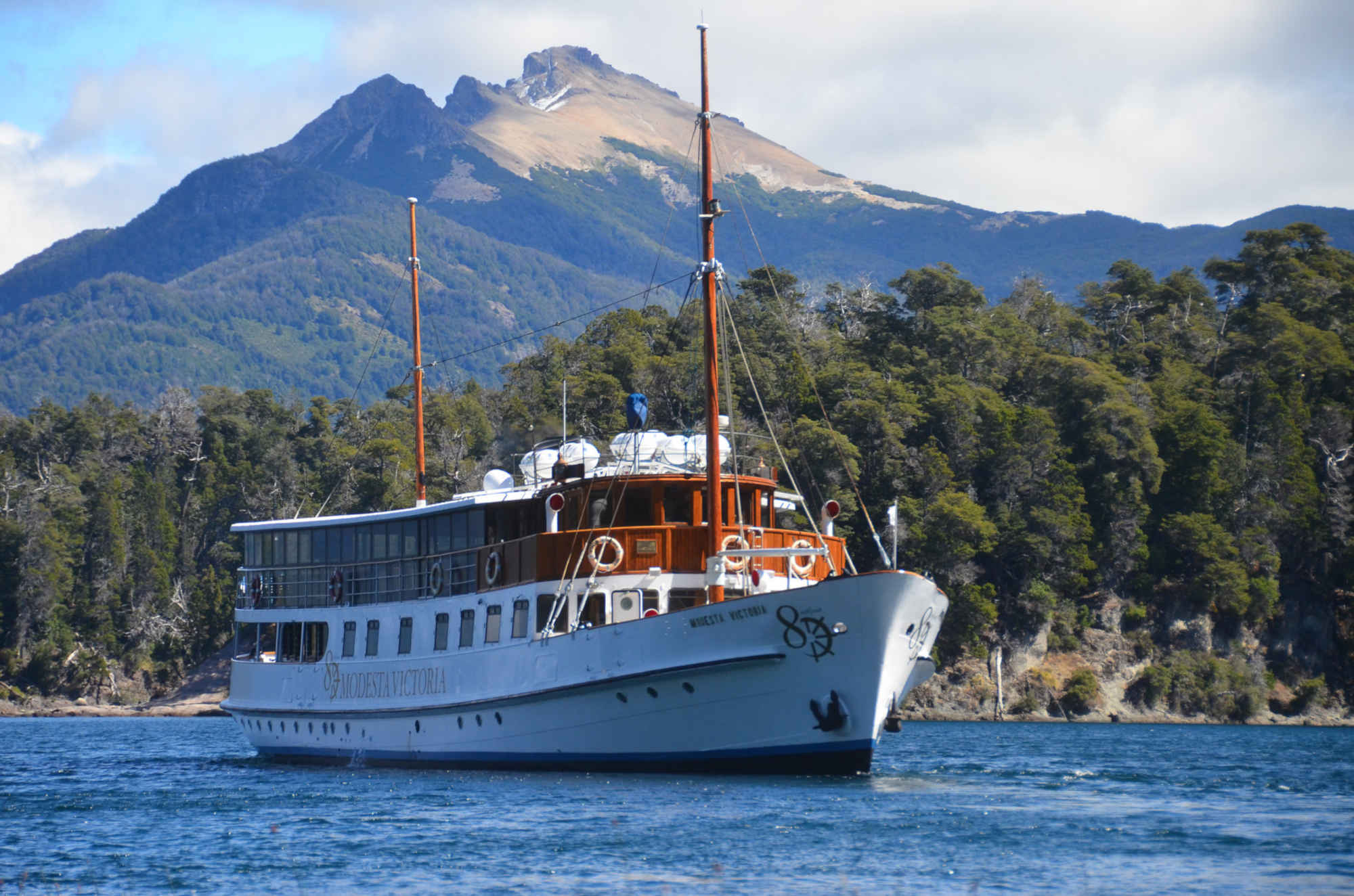Modesta Victoria en el Nahuel Huapi